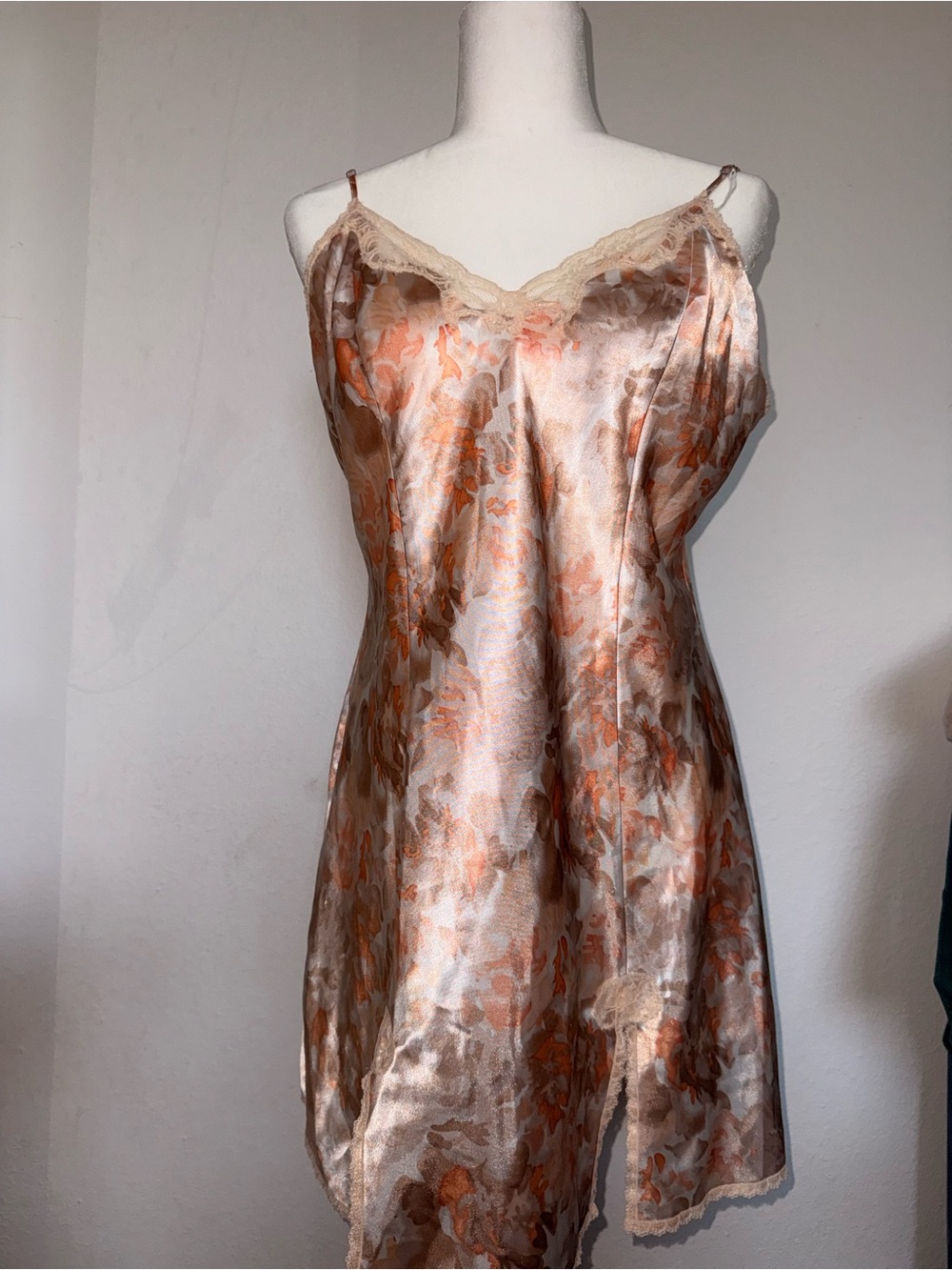 117. Adonna orange and beige floral polyester slip dress in a L